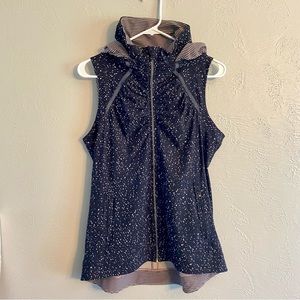 Lululemon Go The Distance Hooded Vest Butterfly Texture Mink Berry Black size 8